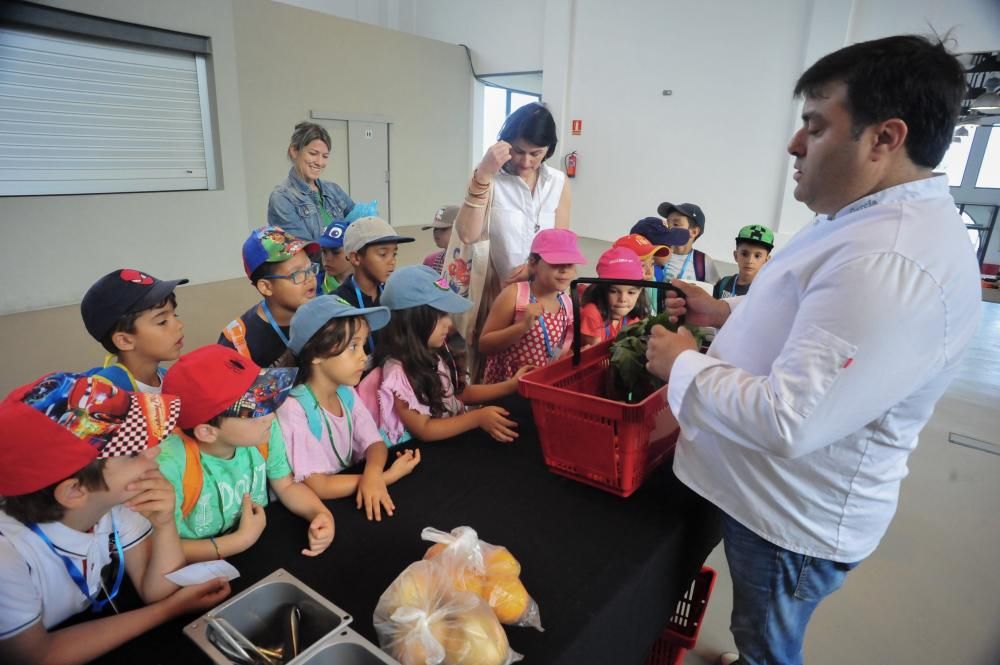 Compras y cocina con los más pequeños en el mercado de Vilagarcía.