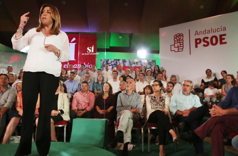 La presidenta de la Junta defiende a Pedro Sánchez en Málaga capital tras un encuentro en Antequera por la mañana.