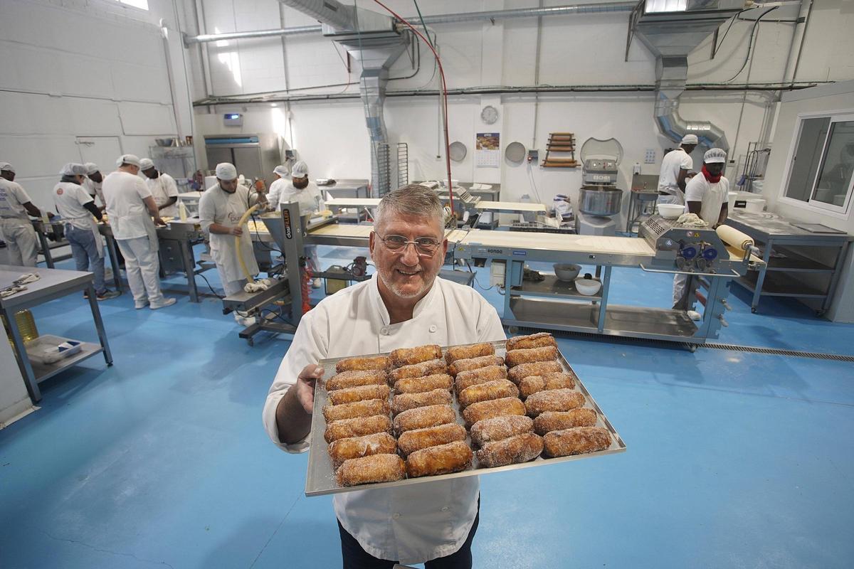 Julià Castelló a l'obrador d'El Xuixo de Can Castelló a Banyoles