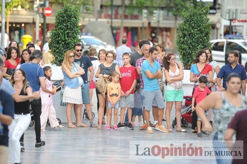 Los bailes latinos salen a la calle en Murcia