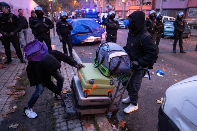 Desalojo del instituto B9 de Badalona