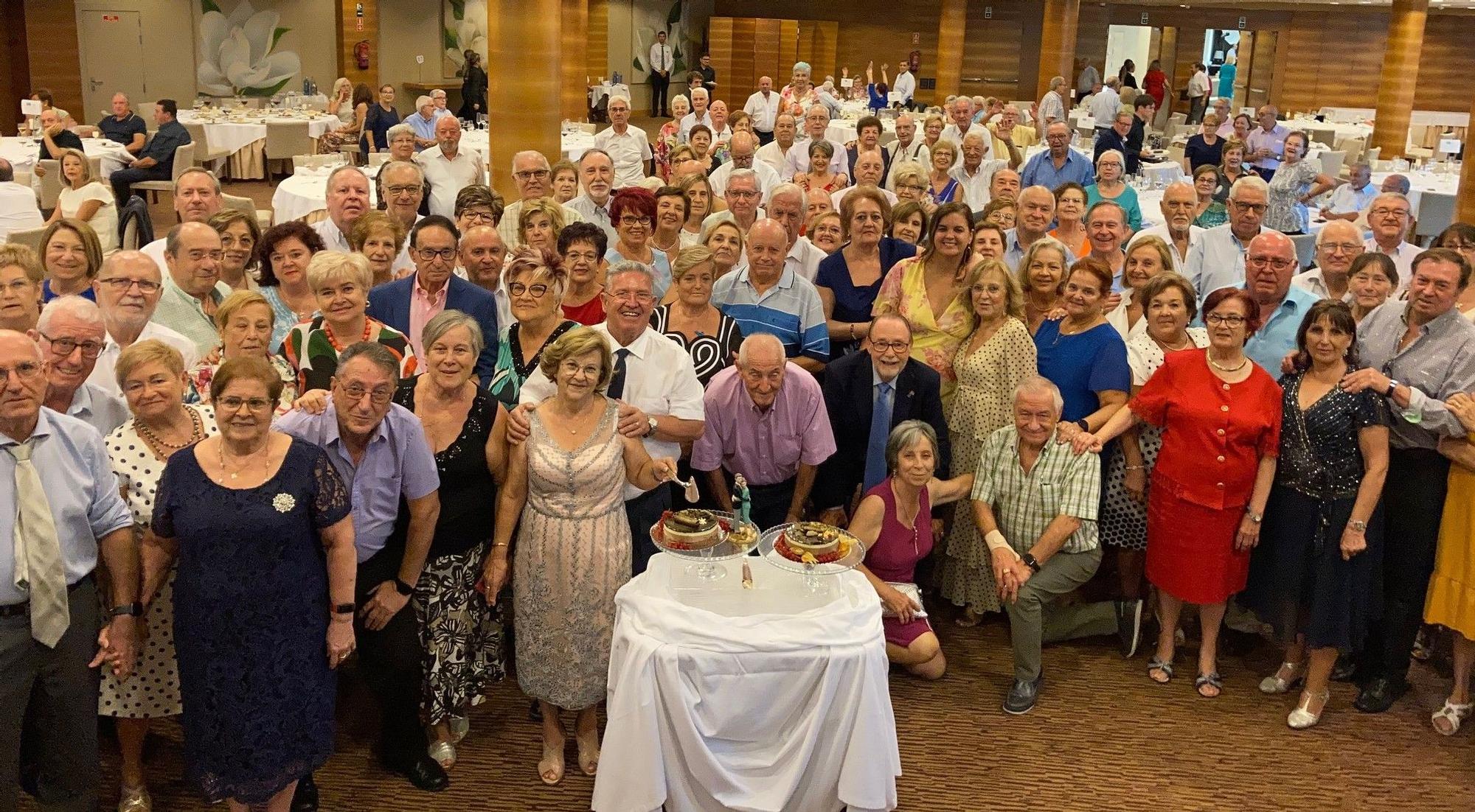 El Ayuntamiento de València organiza una fiesta de parejas que celebran sus bodas de oro