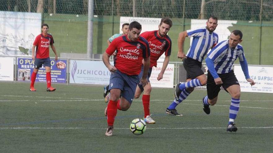 Una acción de un partido anterior del Rápido Bahía ante el Moraña. // Santos Álvarez