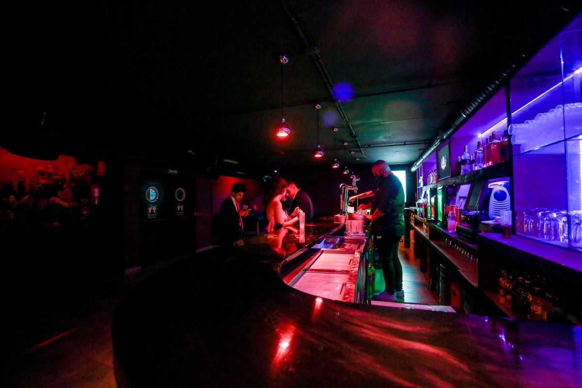 Desallotjada una festa amb 80 persones en un bar musical de Barcelona Desallotjada una festa amb 80 persones en un bar musical de Barcelona