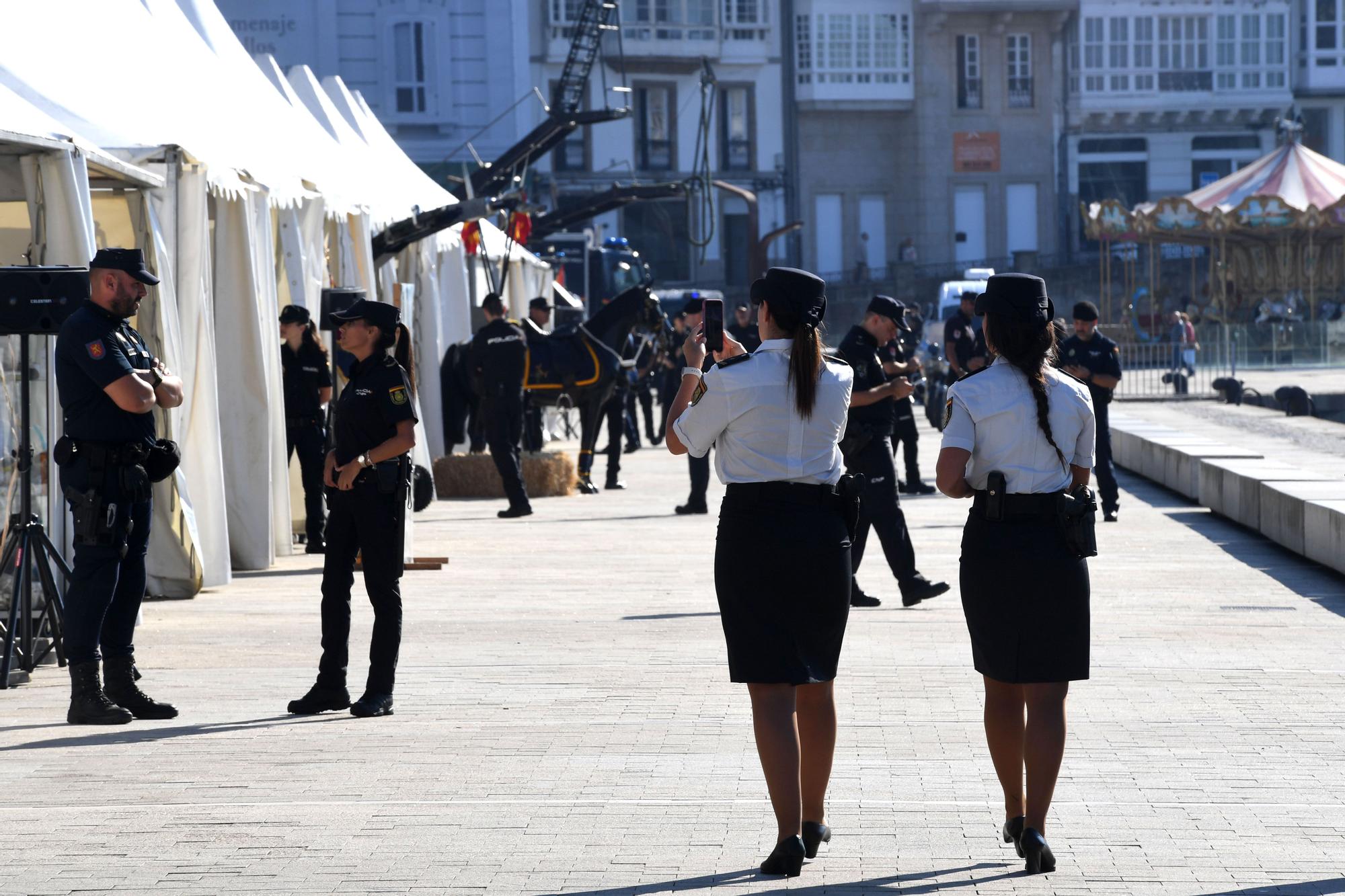 Exhibición de vehículos de la Policía Nacional expuestos en la Marina