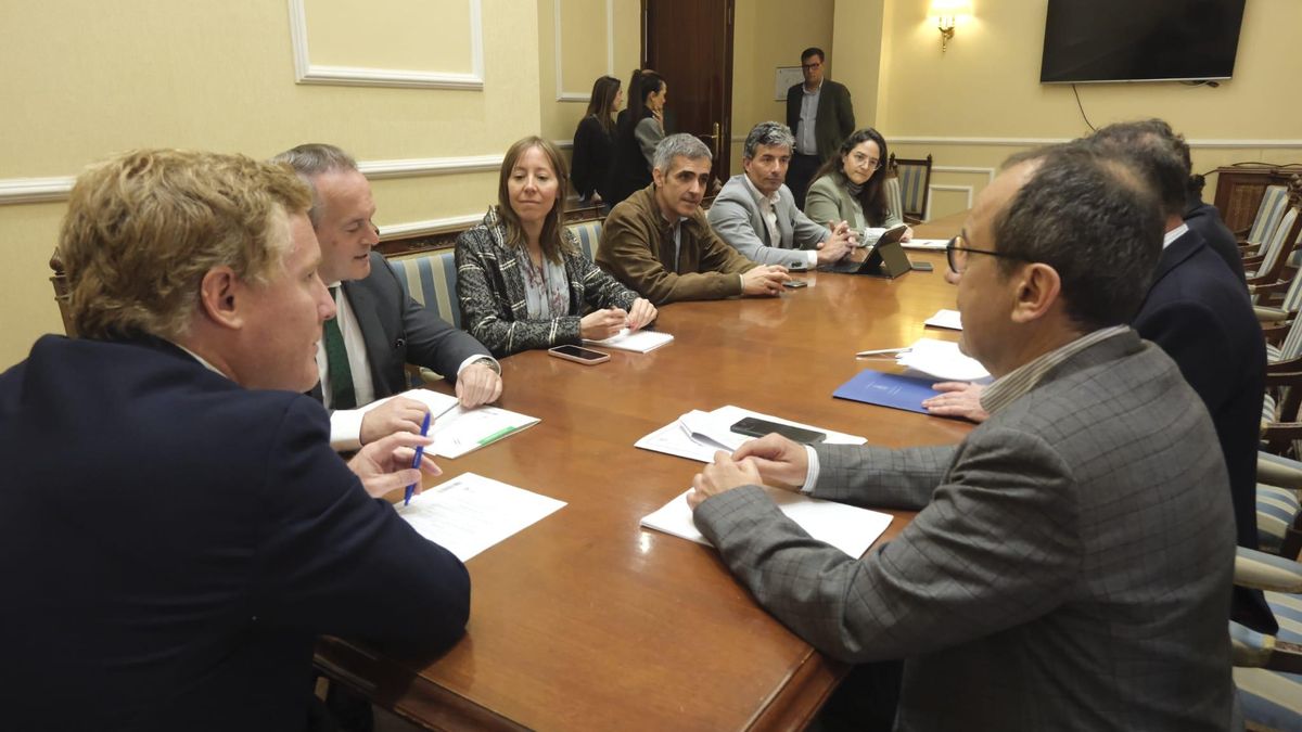 Integrantes del consejo rector del Consorcio del Casco Antiguo de Badajoz, ayer, en su primera reunión.