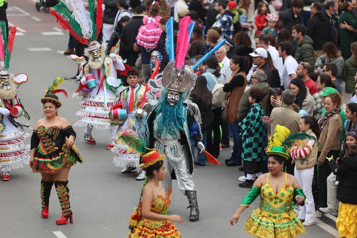 Búscate en las imágenes de la rúa de Carnaval de Ibiza