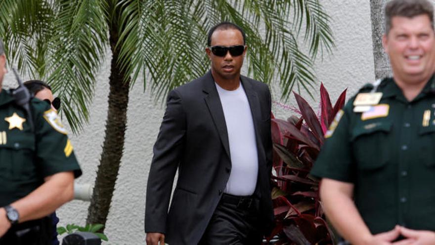 Tiger Woods, saliendo del juzgado de Florida