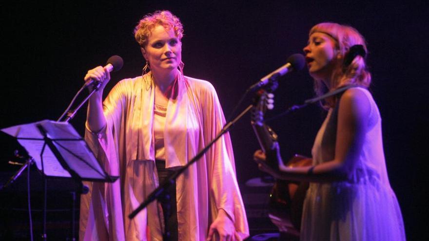 Ane Brun y Russian Red, juntas en  el escenario de La Mar de Músicas.