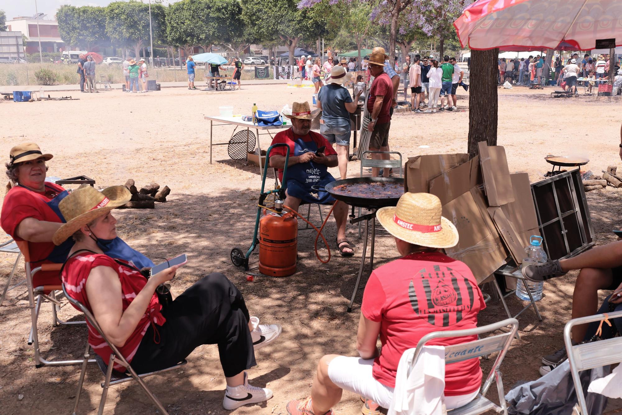 Mil trescientos castellonenses disfrutan del sol y las paellas en el Segon Molí