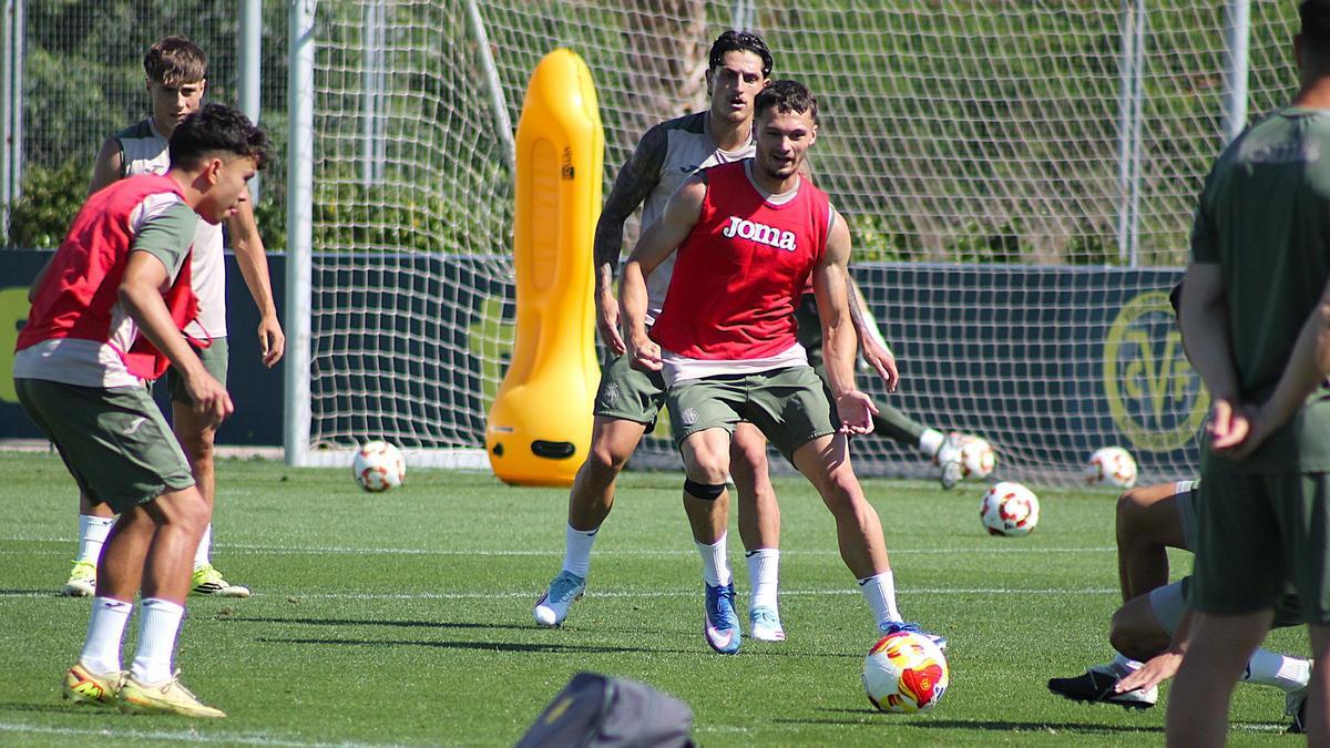 Pau Cabanes, este miércoles en el entrenamiento del Villarreal B en el campo 9.