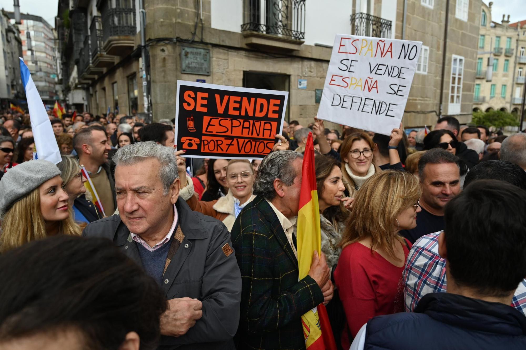 Contrarios a la amnistía se unen en una manifestación en Pontevedra