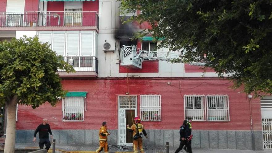 Fallece una mujer de 77 años en el incendio de su casa en el barrio El Toscar de Elche