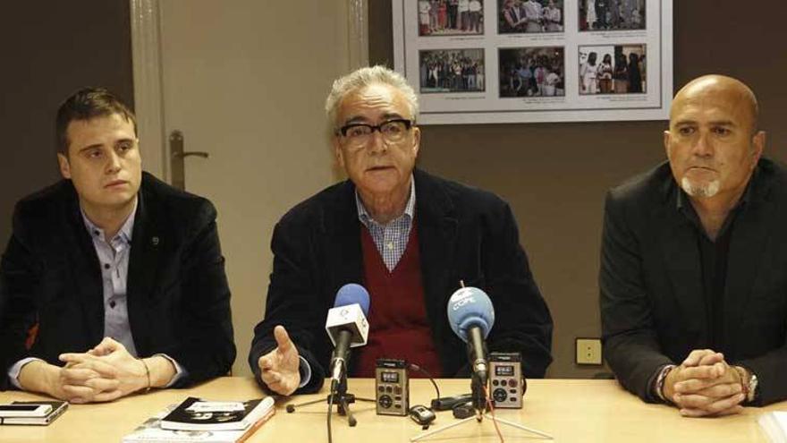 El escritor Juan José Millás inaugura la Escuela de Letras de Extremadura