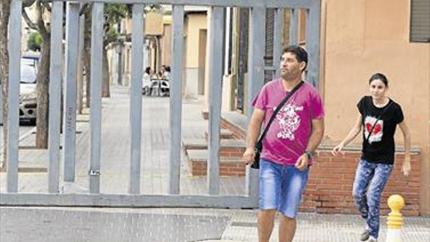 Vila-real calienta motores para las fiestas con el montaje de barreras