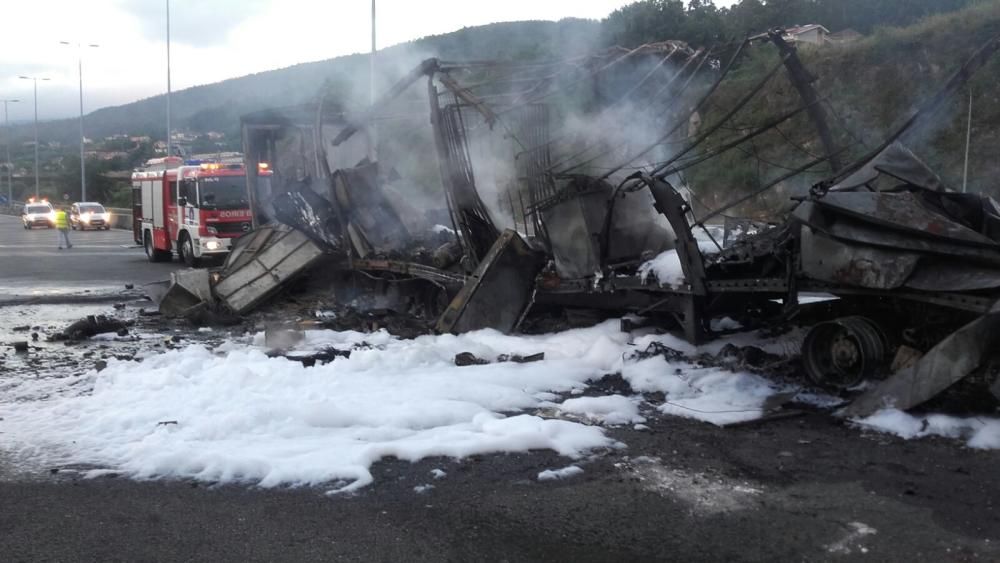 Incendio de un camión en la AP9