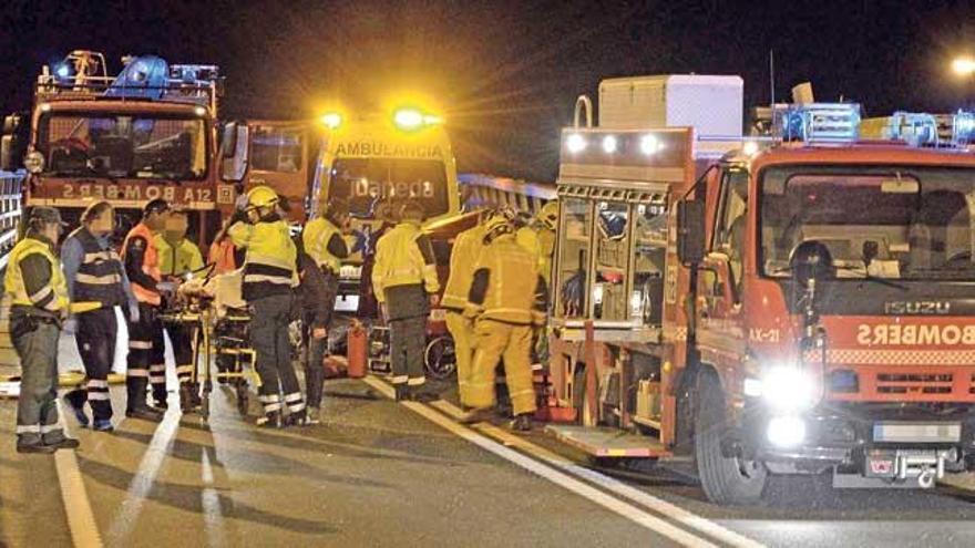 Die Rettungskräfte im Einsatz.