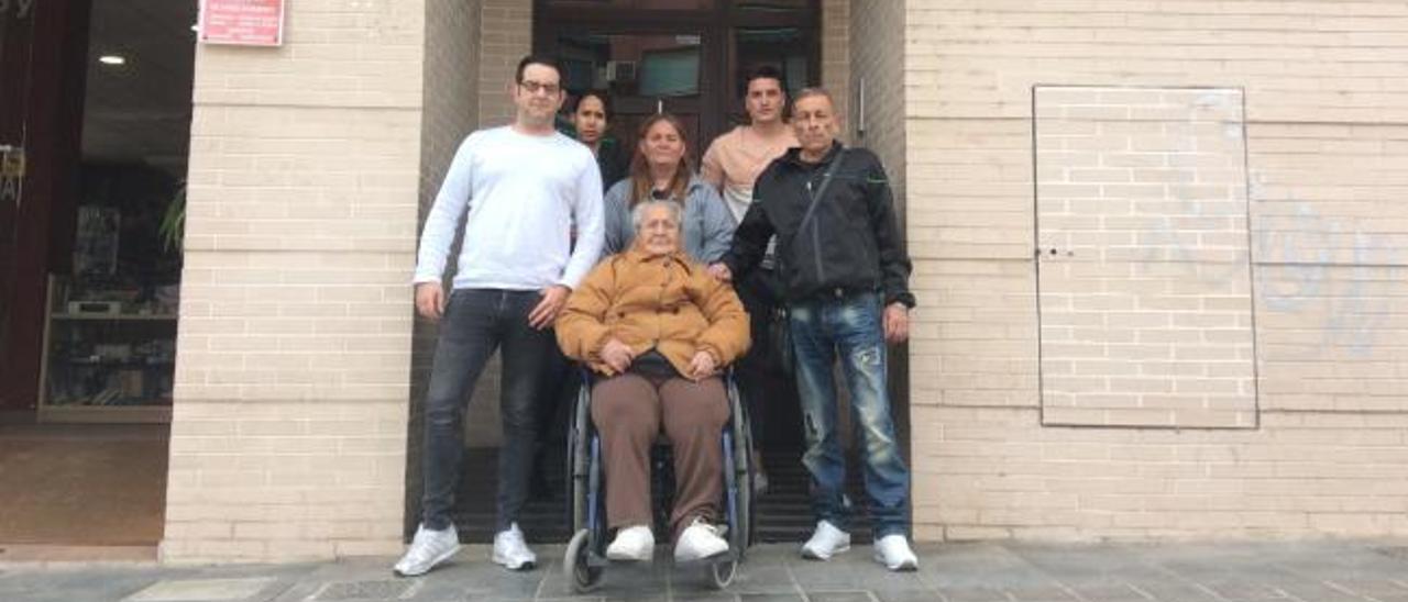 Nueve familias de Paterna, al borde del desalojo