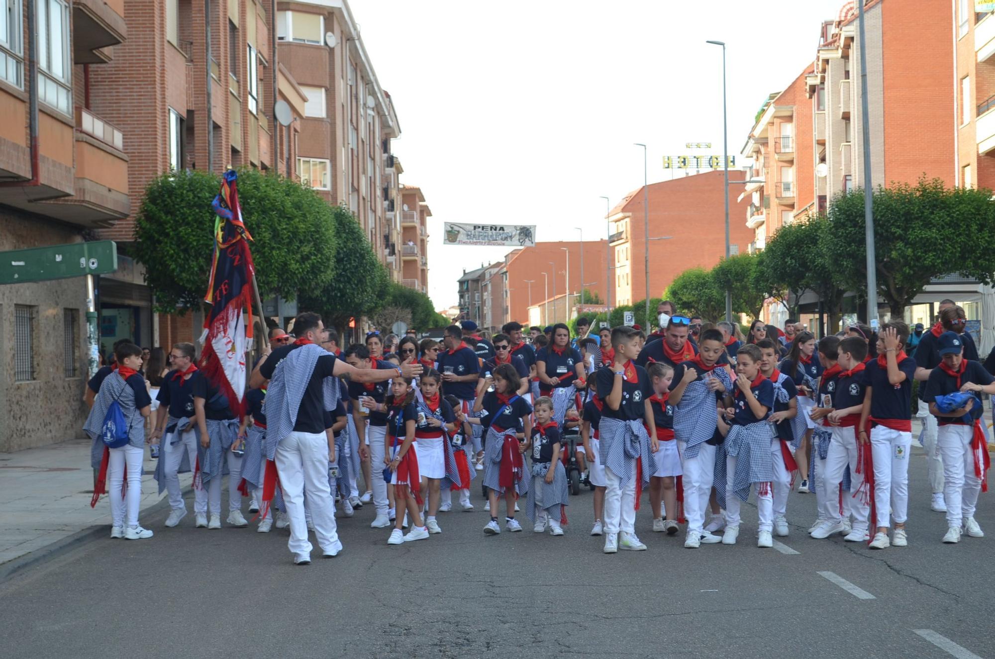 Fiestas del Toro en Benavente: Así ha sido el primer desfile de las peñas