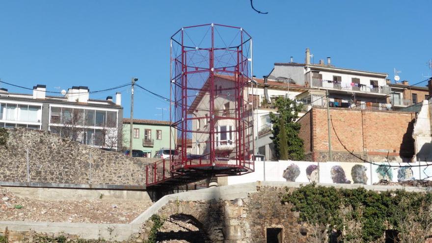 L&#039;Ajuntament d&#039;Olot instal·la una torre mirador al costat del Fluvià