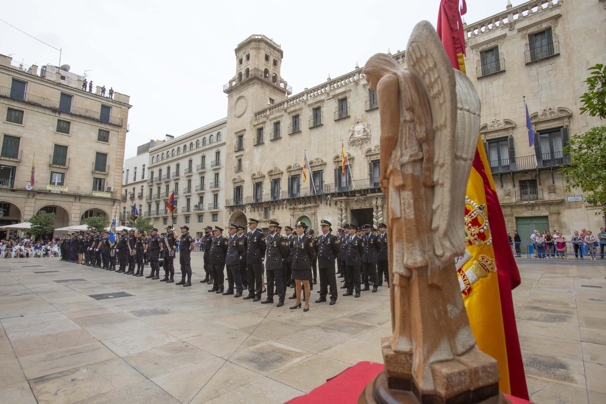 Actos de celebración del Patrón de la Policía Nacional en Alicante.