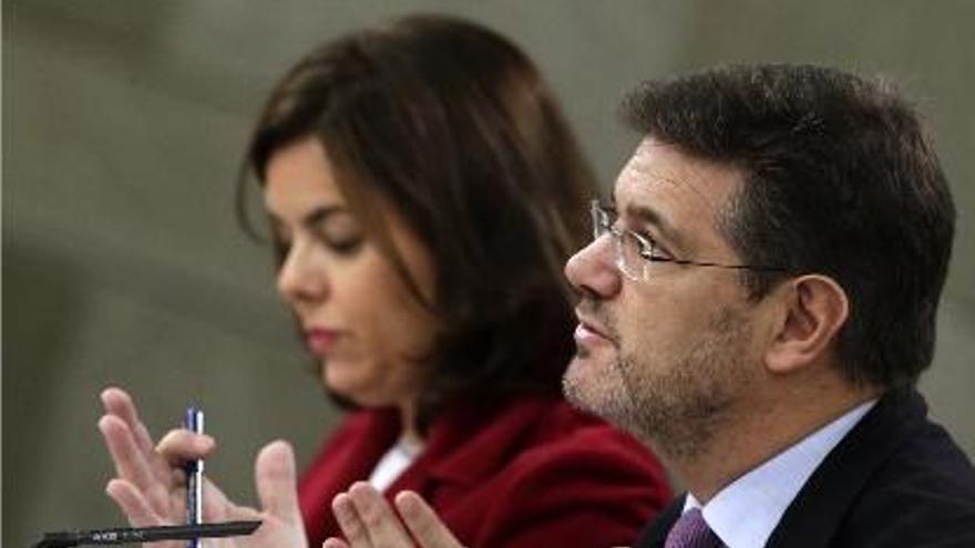 El ministre de Justícia, Rafael Catalá, amb la vicepresidenta Soraya Sáenz de Santamaría.