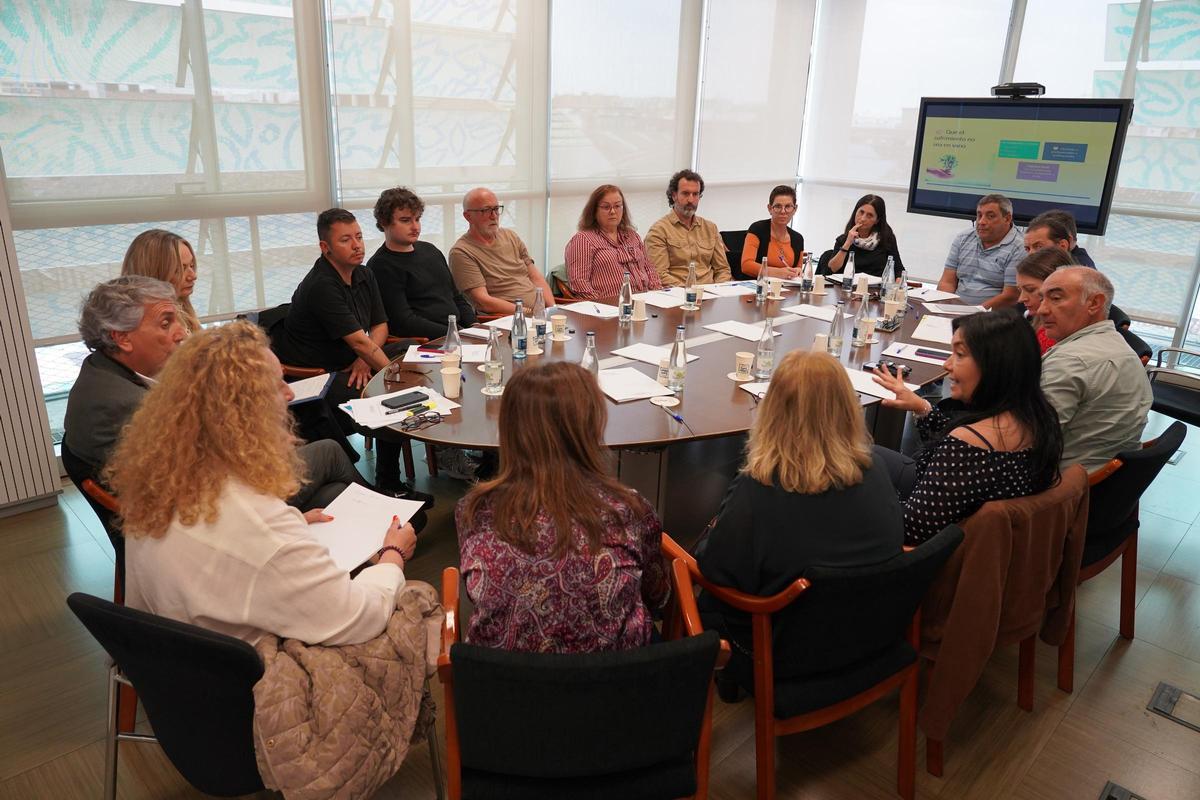 Reunión de las asociaciones de damnificados de la dana con el comisionado de la Reconstrucción, Raul Mérida