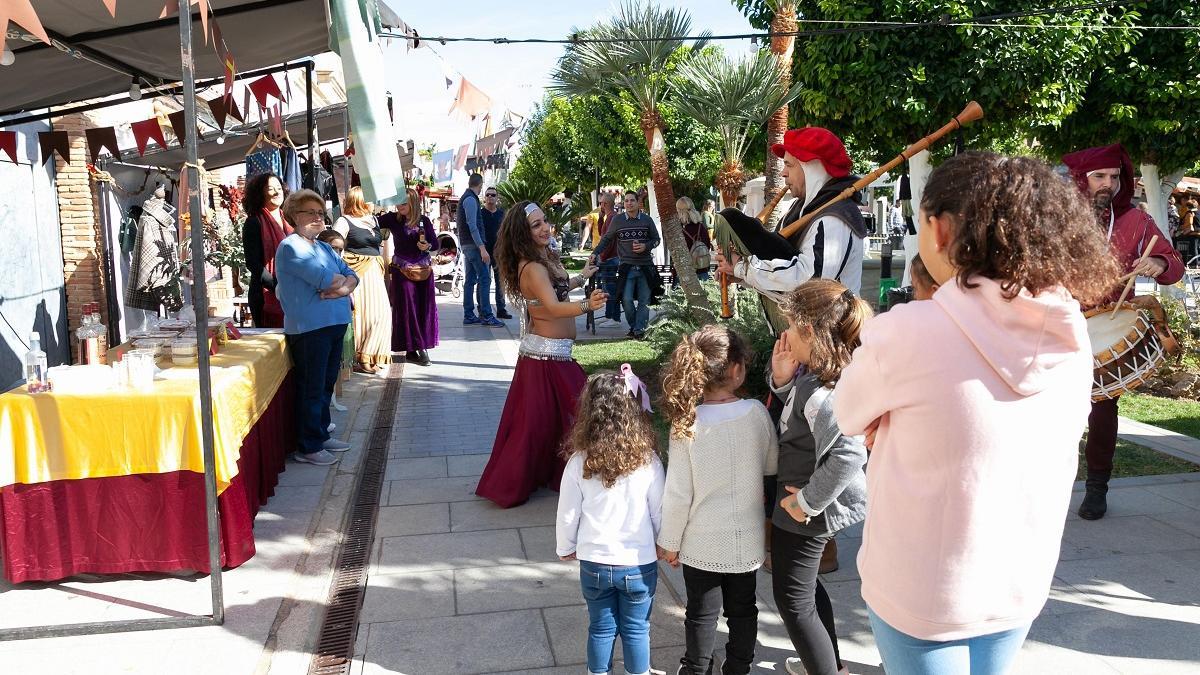 Encinarejo acoge este fin de semana su Mercado Medieval con espectáculos y artesanía.