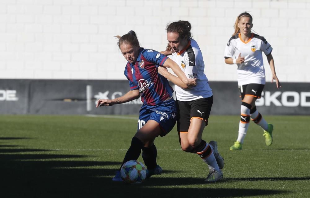 Las imágenes del derbi Valencia - Levante femenino