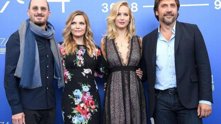 El director Darren Aronofsky, Michelle Pfeiffer, Jennifer Lawrence y Javier Bardem, en la presentación de &#039;Mother!&#039;.