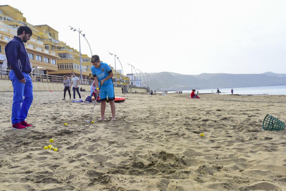 Yincana Solidaria en la Playa de Las Canteras