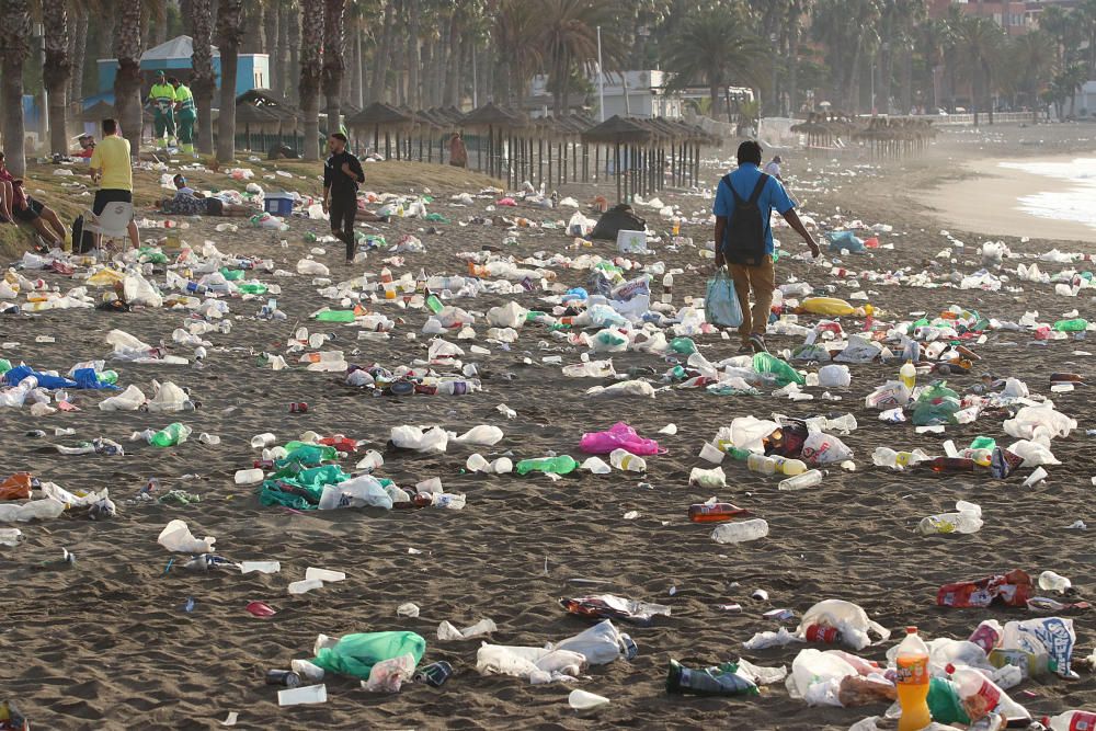 Así amanecen las playas malagueñas después de la noche de San Juan