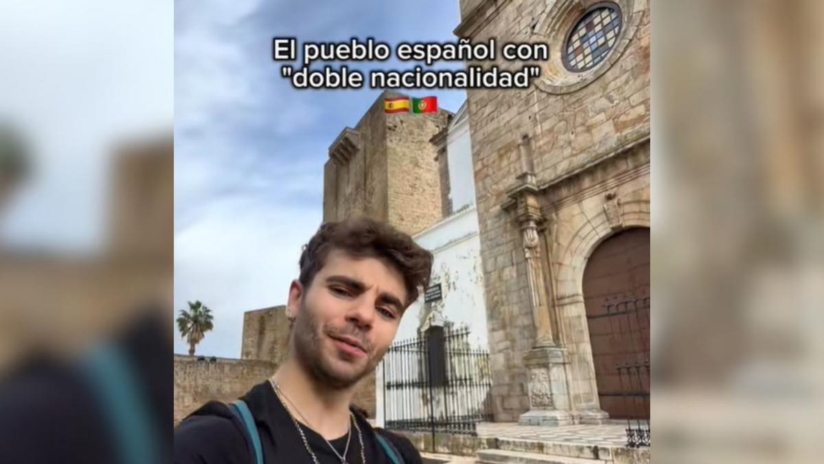 Romancito, tiktoker con 500.000 seguidores, enseña la localidad pacense de Olivenza.