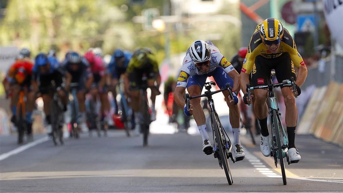 Van Aert se impone a Alaphilippe en la Via Roma.