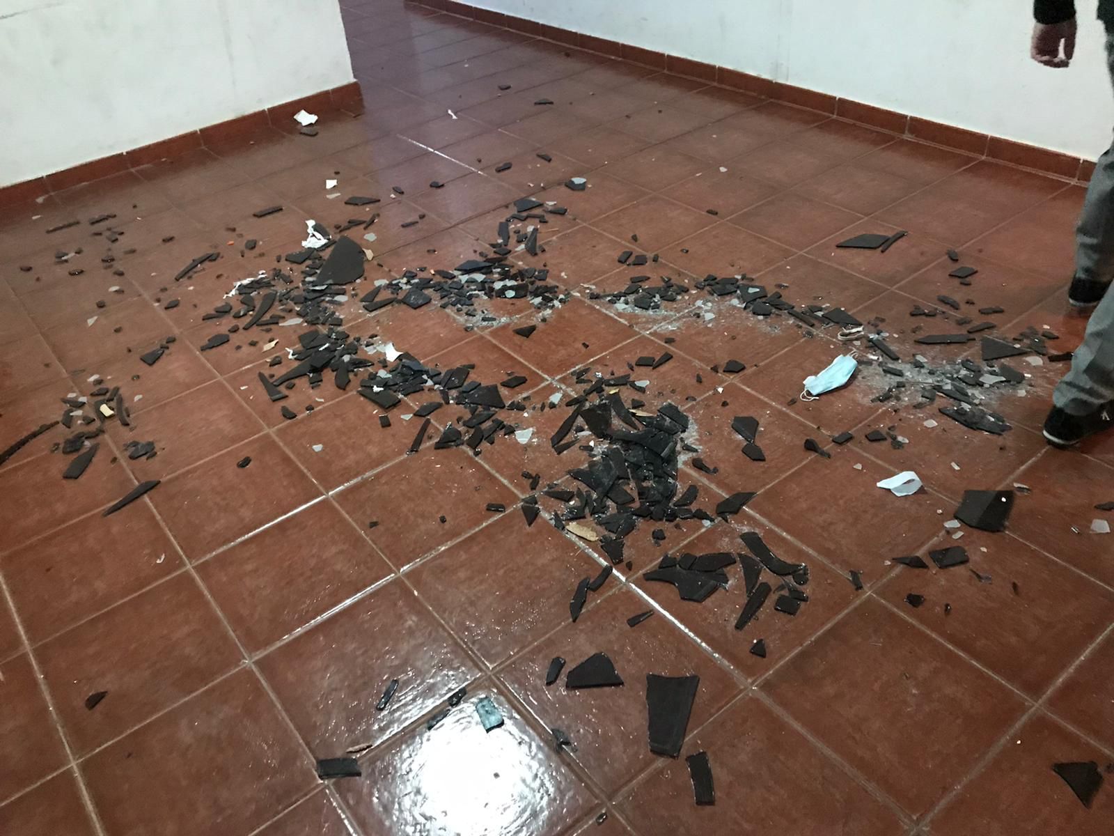 Destrozos en los apartamentos Puerto Bello, en Puerto Rico (Mogán)
