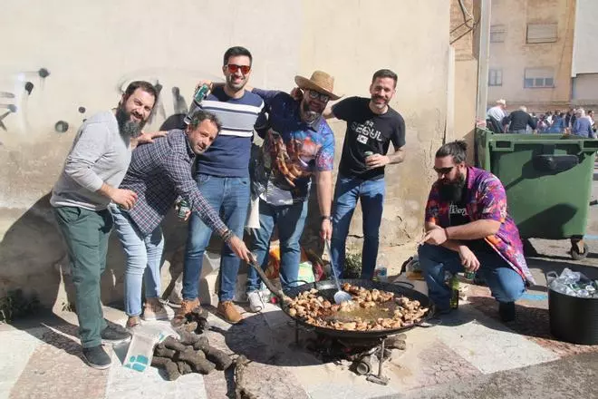Búscate en las fotos de la Festa de les Paelles de Sant Blai en Burriana