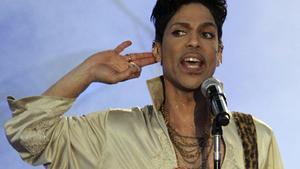 Prince, durante una actuación en el Hop Farm Festival, en Inglaterra, en julio del 2011.