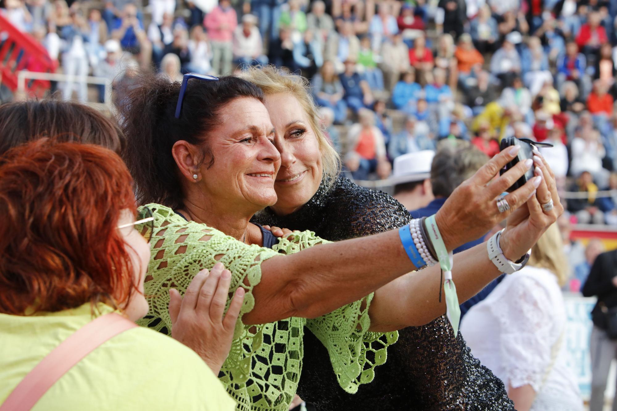 Stimmung, Hits und Selfies: So war das Festival "Schlagersterne Mallorca" in der Stierkampfarena