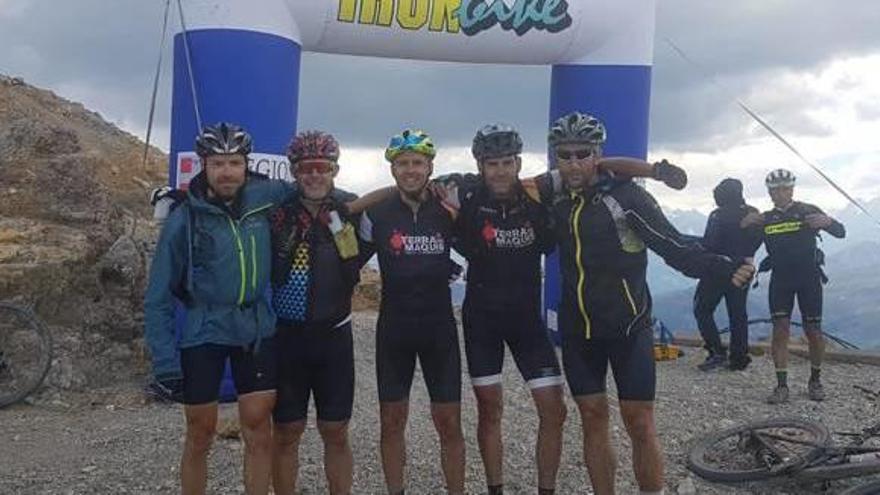 D&#039;esquerra a dreta, Pinyot, Ruiz, Monfort, Garcia i Sánchez al cim del Chaberton (Alps francesos)