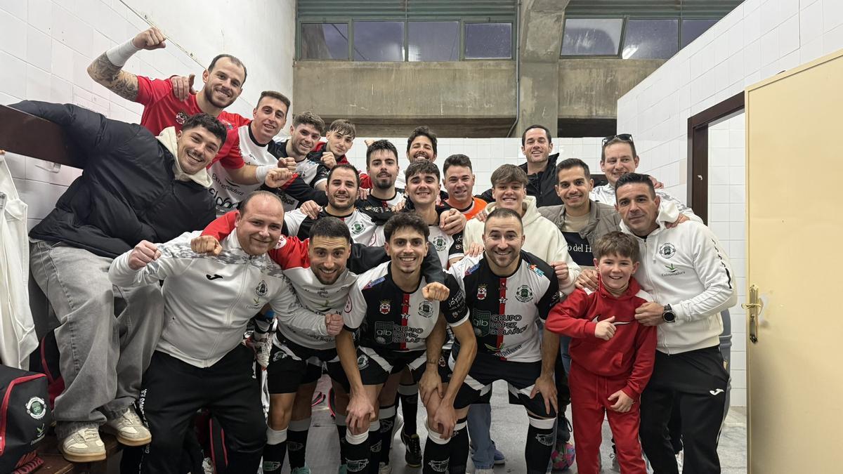 El Grupo López Bolaños festeja su victoria ante el Jerez.