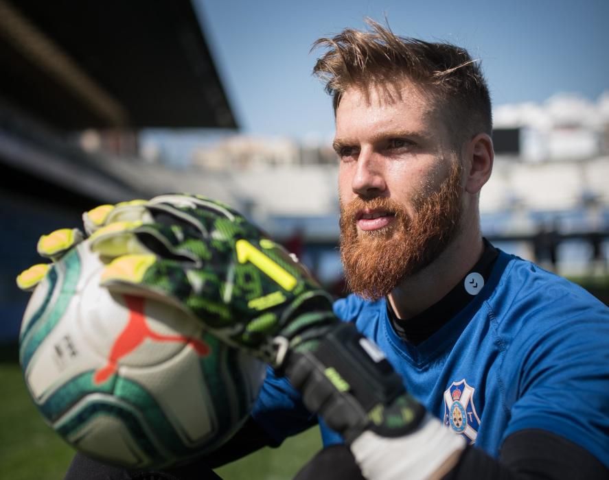 Adrián Ortolá, portero del CD Tenerife