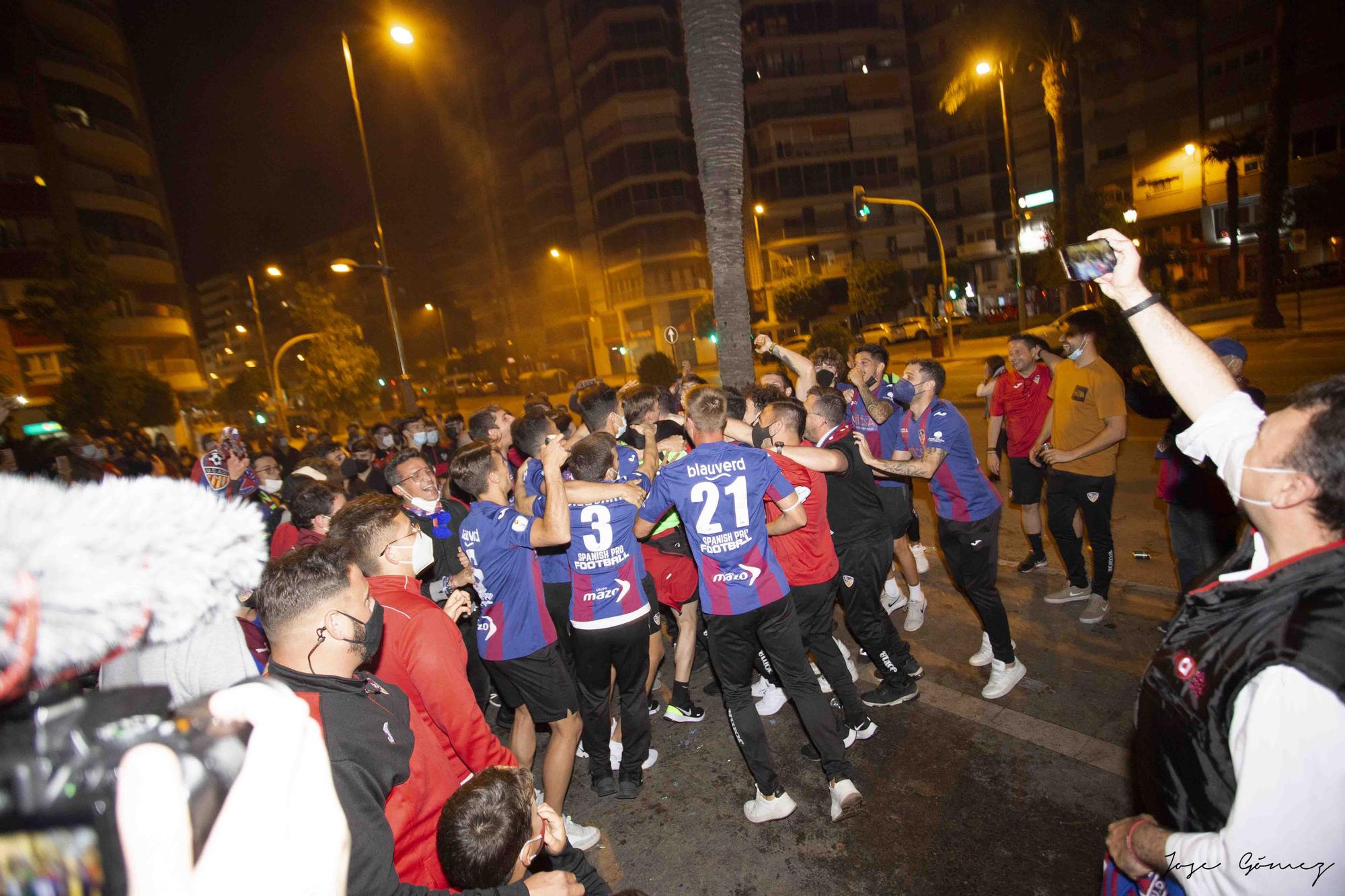 La UD Alzira celebra el ascenso a Segunda RFEF