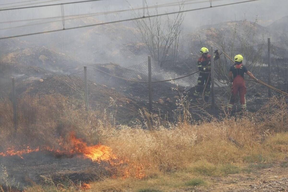 Gran incendio en la carretera del Aeropuerto