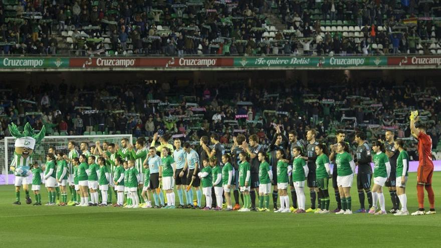 Las formaciones del Betis y la Real Sociedad, antes del partido / LFP