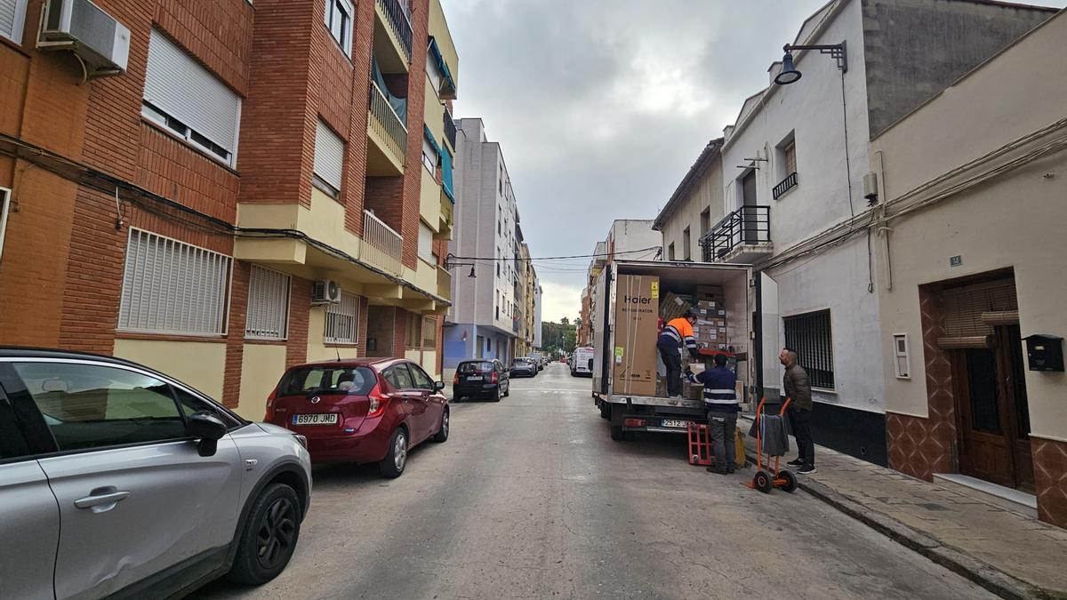 Una de las calles de l'Alcúdia con problemas en el alumbrado tras la dana.
