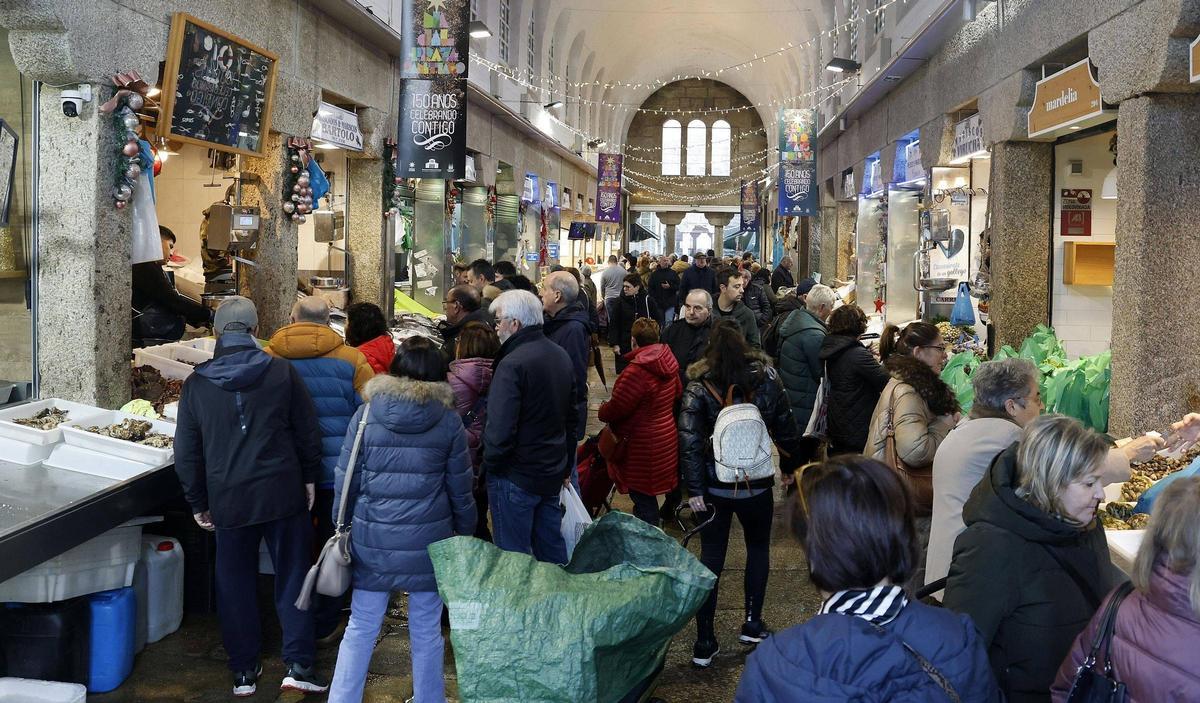 Una de las naves de la Praza de Abastos de Santiago de Compostela