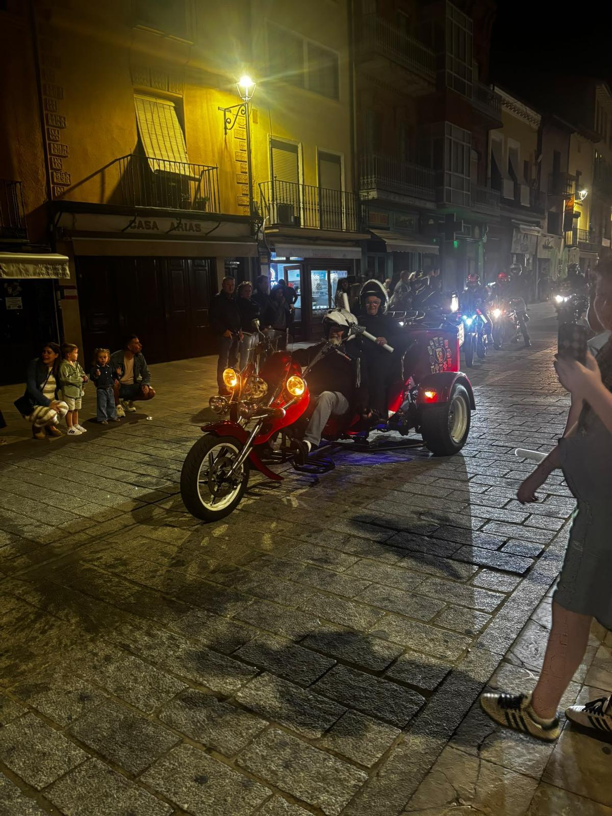 Toro se rinde al motor: emotivo desfile de antorchas y homenaje en la Plaza Mayor
