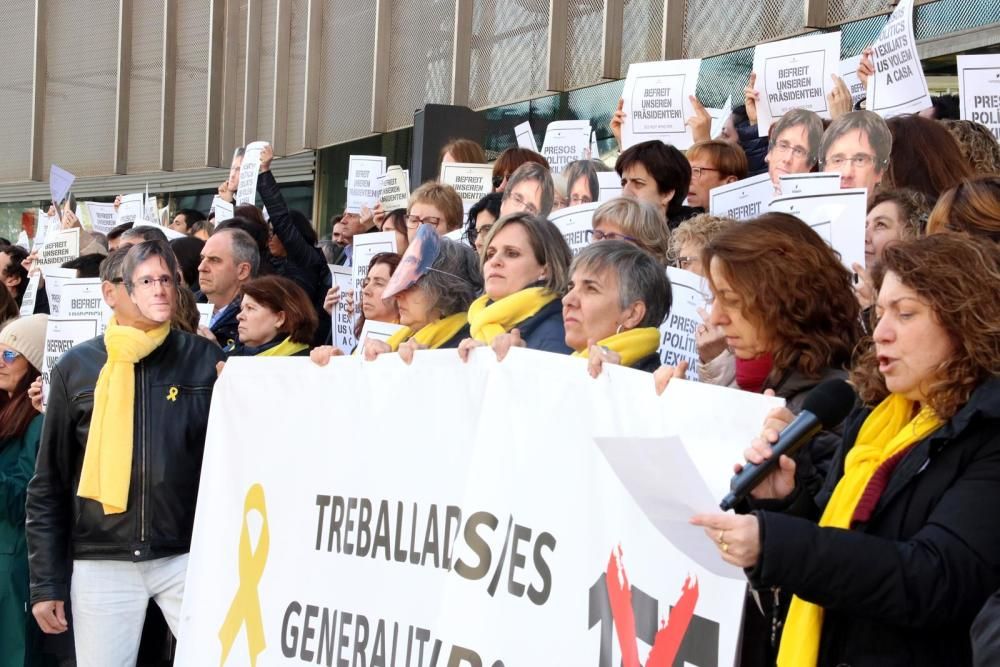 Concentració a Girona per demanar la llibertat de Puigdemont