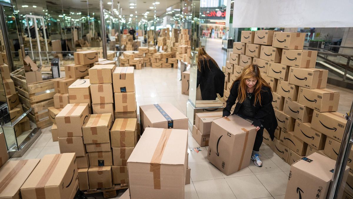 De Barcelona a Estados Unidos: el paquete sorpresa que compraron dos gemelas acaba dando la vuelta al mundo