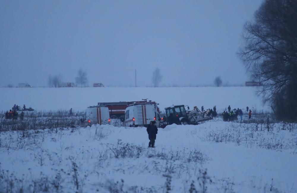 Un accidente de avión deja 71 muertos en Moscú